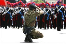 Un'immagine della parata militare del 2 giugno. Foto Eidon.