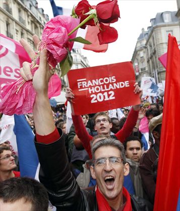 Trionfa Hollande, s'infiamma la Francia