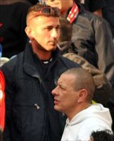  Raffaele Lo Iacono e, in basso, Roberto Sblendorio, due dei tre capi ultrà del Bari arrestati 10 maggio 2012, in una foto del 24 marzo 2012, scattata durante l'incontro Bari-Juve Stabia allo stadio San Nicola di Bari (Ansa).