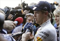 Guasto tecnico per la Red Bull di Sebastian Vettel (Ansa).