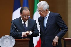 Il Presidente della Repubblica francese François Hollande e il Presidente del Consiglio Mario Monti (Reuters).
