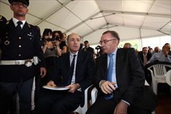 Il ministro Corrado Passera con il presidente di Confindustria Giorgio Squinzi (Ansa).