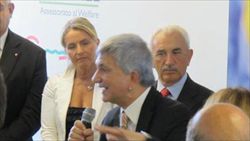 Presente al taglio del nastro, il presidente della Regione Puglia Nichi Vendola.