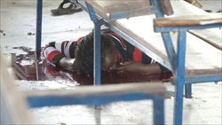 Una delle vittime degli attentati nelle chiese in Kenya (Reuters).