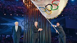 La bandiera olimpica a Rio de Janeiro, in Brasile, sede delle prossime Olimpiadi tra quattro anni (Ansa).