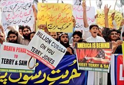 Altre proteste in Pakistan, a Lahore (Ansa).