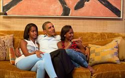 Barack Obama con le figlia quattordicenne Malia (a sinistra) e Sasha, 11 anni (Reuters).
