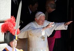 Papa Benedetto XVI. Tutte le foto di questo servizio, copertina inclusa, sono dell'agenzia Ansa.