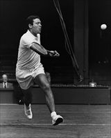Nicola Pietrangeli nel 1960 a Wimbledon (foto Corbis).