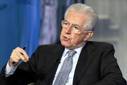 Mario Monti durante la trasmissione di Bruno Vespa "Porta a Porta" (Ansa). Anche la foto di copertina è dell'agenzia Ansa.
