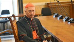 Il cardinale Angelo Bagnasco, arcivescovo di Genova e presidente della Conferenza episcopale italiana (Cei).  Tutte le fotografie di questo servizio, copertina inclusa, sono dell'agenzia Ansa.