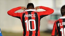L'ormai storica immagine di Boateng che durante Pro Patria-Milan del 3 gennaio, in seguito ai cori razzisti di un gruppetto di facinorosi si toglie la maglia  e se ne va.