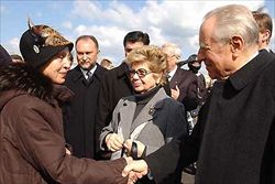 Il presidente Ciampi e la moglie Franca salutano la signora Marisa La Torre, vedova del Giudice Ciaccio Montalto, a Trapani nel 2003. 