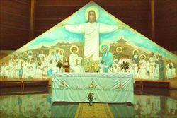 L'altare di una Chiesa cattolica di Addis Abeba, in Etiopia (Foto L. Scalettari).