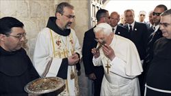 Padre Piazzaballa con il Papa a Gerusalemme nel 2009.
