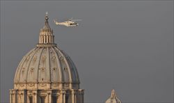 La partenza di Benedetto XVI in elicottero. Foto Ansa.