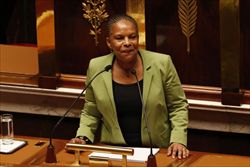 Il ministro della Giustizia francese Christiane Taubira durante il dibattito all'Assemblea Nazionale sulle nozze gay (Reuters)