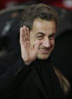 L'ex presidente Nicolas Sarkozy allo stadio "Parco dei Principi" di Parigi (Reuters).