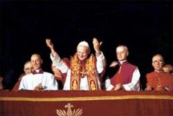 Karol Wojtyla appena eletto papa Giovanni Paolo II.