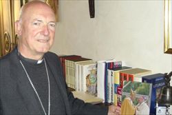 Mons. Giovanni Giudici, 73 anni, è vescovo di Pavia e presidente di Pax Christi