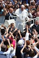 Papa Francesco ha esortato a tutelare la dignità e la sicurezza dei lavoratori (Ansa).