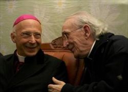 Da sinistra: il cardinale Angelo Bagnasco e don Andrea Gallo