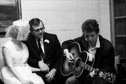Bob Dylan al matrimonio del fumettista Gil Turner.