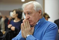 Manlio Milani durante la lettura della sentenza del processo d'appello per la strage di piazza Loggia, a Brescia (foto Ansa)