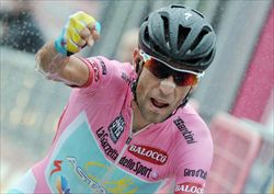 La maglia rosa Vincenzo Nibali