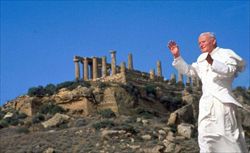 Giovanni Paolo II nella Valle dei templi il 9 maggio 1993 (foto Olycom)