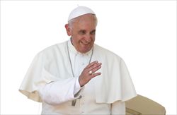 Papa Francesco saluta i fedeli durante l'udienza generale