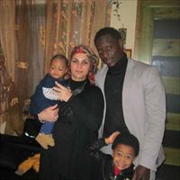 Muhamma "Alì" Ndiaye con la moglie Federica e i figli Moussa e Maria Aissatou (foto del servizio: V. Zagnoli).