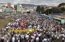 Manifestanti a Belo Horizonte, in Brasile (Reuters).