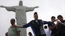 Il milanista El shaarawy presso il Cristo del Corcovado, a Rio (Reuters).